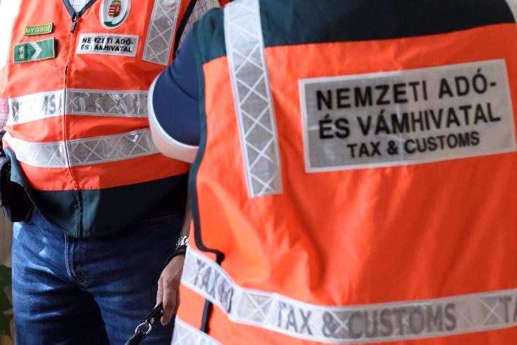 risi fogsuk volt a pnzgyrknek, tbb mint 20 bnjelzskot tltttek meg